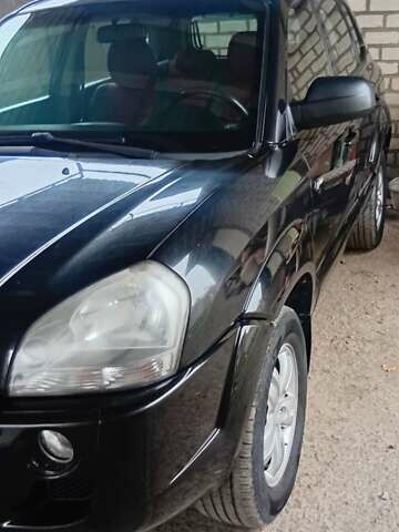 Черный Хендай Туксон, объемом двигателя 1.98 л и пробегом 218 тыс. км за 7800 $, фото 1 на Automoto.ua