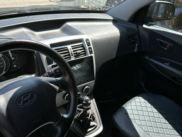 Чорний Хендай Туксон, об'ємом двигуна 2 л та пробігом 188 тис. км за 7000 $, фото 4 на Automoto.ua