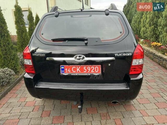 Черный Хендай Туксон, объемом двигателя 2 л и пробегом 218 тыс. км за 7600 $, фото 5 на Automoto.ua