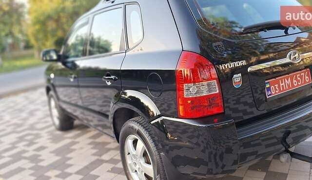 Черный Хендай Туксон, объемом двигателя 2 л и пробегом 190 тыс. км за 8150 $, фото 13 на Automoto.ua