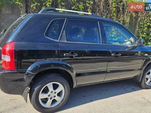 Чорний Хендай Туксон, об'ємом двигуна 2 л та пробігом 152 тис. км за 7950 $, фото 2 на Automoto.ua