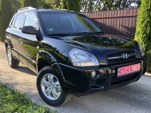 Черный Хендай Туксон, объемом двигателя 2 л и пробегом 197 тыс. км за 8400 $, фото 2 на Automoto.ua