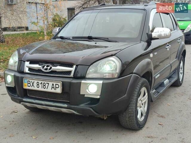 Черный Хендай Туксон, объемом двигателя 2 л и пробегом 270 тыс. км за 6800 $, фото 2 на Automoto.ua