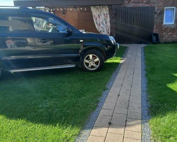 Черный Хендай Туксон, объемом двигателя 2 л и пробегом 15 тыс. км за 6200 $, фото 3 на Automoto.ua