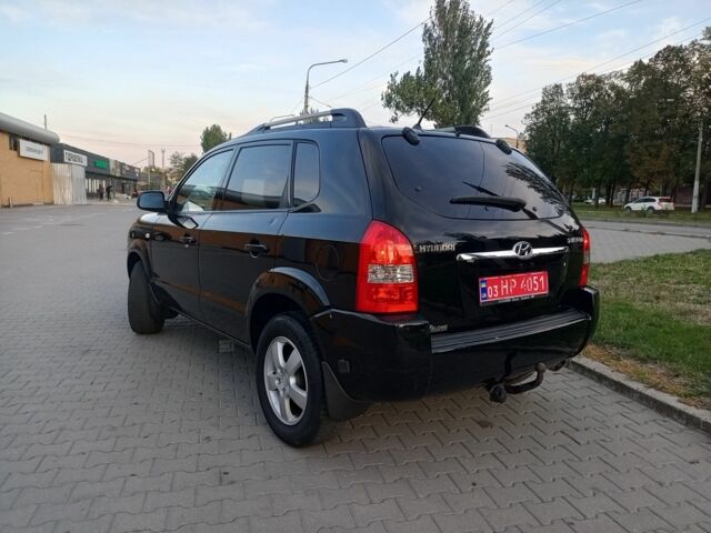 Черный Хендай Туксон, объемом двигателя 2 л и пробегом 192 тыс. км за 7950 $, фото 5 на Automoto.ua