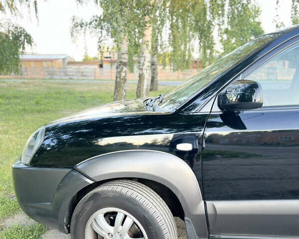 Чорний Хендай Туксон, об'ємом двигуна 2 л та пробігом 204 тис. км за 7800 $, фото 26 на Automoto.ua