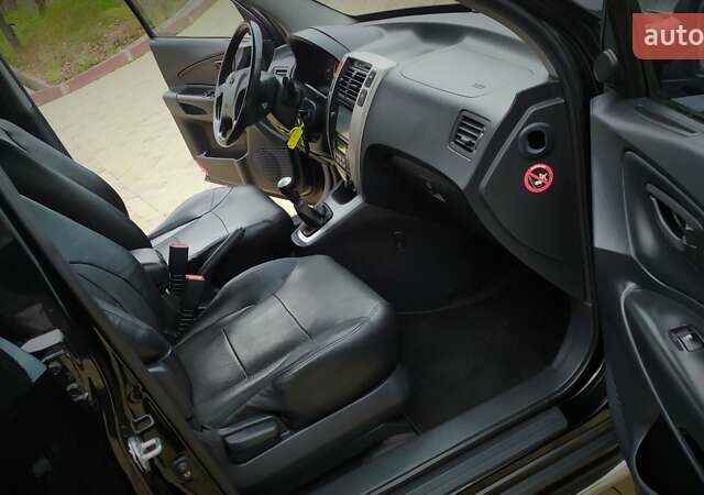 Чорний Хендай Туксон, об'ємом двигуна 2 л та пробігом 229 тис. км за 8600 $, фото 110 на Automoto.ua