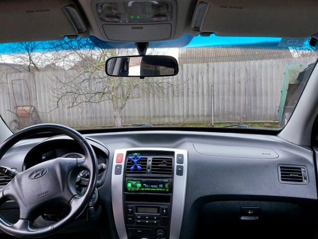 Черный Хендай Туксон, объемом двигателя 2 л и пробегом 272 тыс. км за 7500 $, фото 12 на Automoto.ua