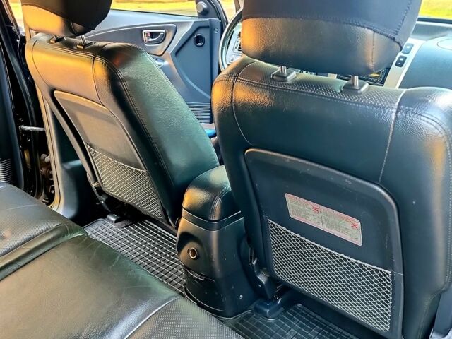 Черный Хендай Туксон, объемом двигателя 2 л и пробегом 270 тыс. км за 7800 $, фото 7 на Automoto.ua