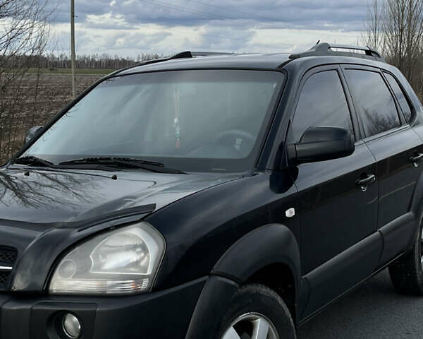 Черный Хендай Туксон, объемом двигателя 2 л и пробегом 300 тыс. км за 7500 $, фото 9 на Automoto.ua