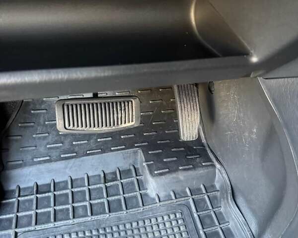 Черный Хендай Туксон, объемом двигателя 1.99 л и пробегом 231 тыс. км за 8500 $, фото 4 на Automoto.ua