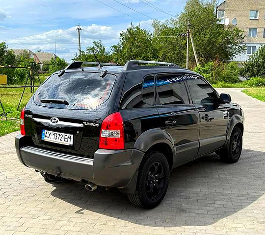 Хендай Туксон 2007 у Новой Водолаге на Automoto.ua Чорний Хендай Туксон, об'ємом двигуна 2 л та пробігом 170 тис. км за 8300 $, фото 2 на Automoto.ua