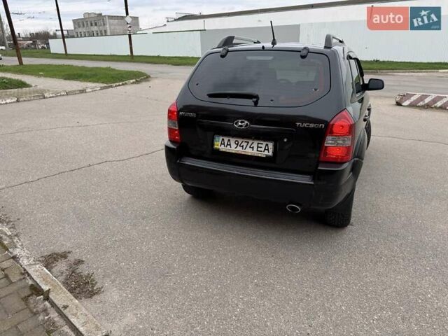 Черный Хендай Туксон, объемом двигателя 2 л и пробегом 240 тыс. км за 7499 $, фото 4 на Automoto.ua