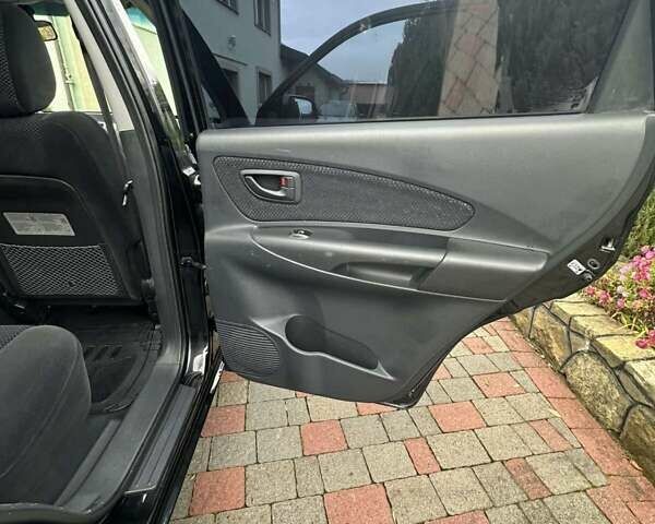 Черный Хендай Туксон, объемом двигателя 2 л и пробегом 218 тыс. км за 7600 $, фото 18 на Automoto.ua