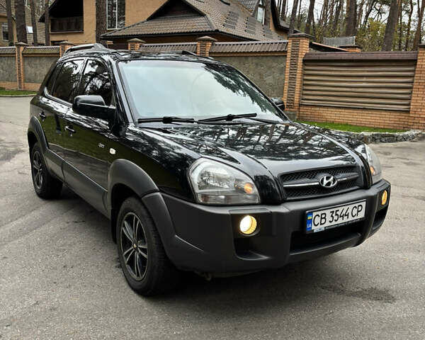 Черный Хендай Туксон, объемом двигателя 1.99 л и пробегом 266 тыс. км за 7500 $, фото 4 на Automoto.ua