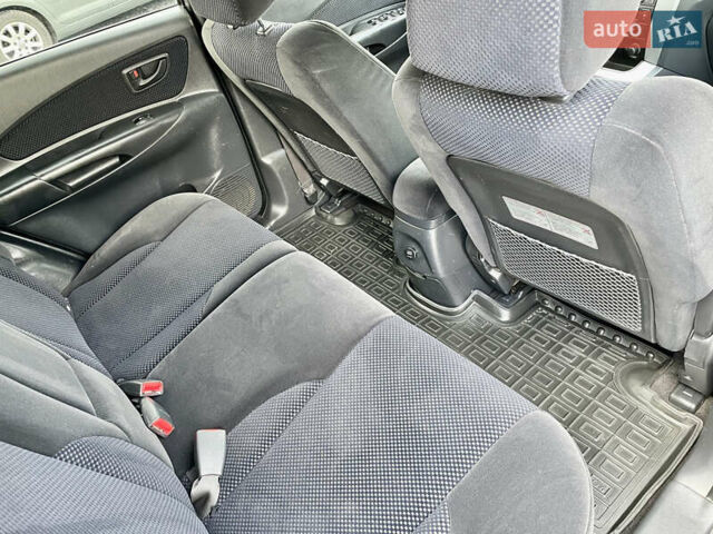 Черный Хендай Туксон, объемом двигателя 2 л и пробегом 224 тыс. км за 7750 $, фото 25 на Automoto.ua