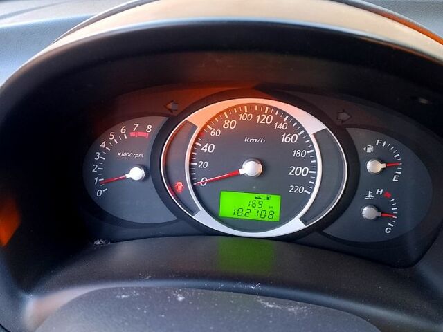 Черный Хендай Туксон, объемом двигателя 2 л и пробегом 183 тыс. км за 7900 $, фото 4 на Automoto.ua