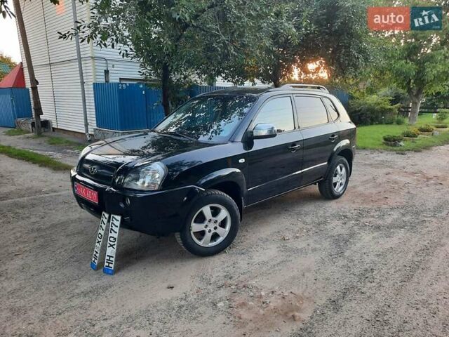 Черный Хендай Туксон, объемом двигателя 2 л и пробегом 219 тыс. км за 7990 $, фото 6 на Automoto.ua