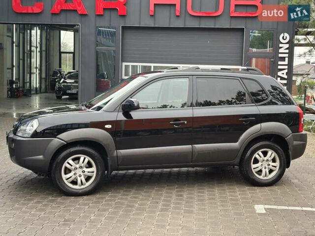 Черный Хендай Туксон, объемом двигателя 2 л и пробегом 327 тыс. км за 7850 $, фото 5 на Automoto.ua