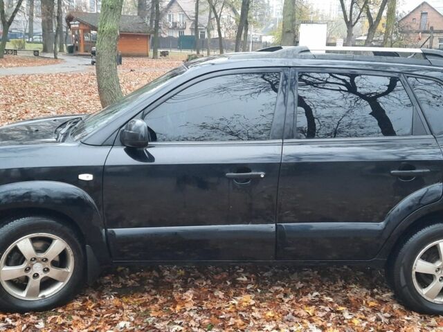 Чорний Хендай Туксон, об'ємом двигуна 2 л та пробігом 214 тис. км за 4400 $, фото 2 на Automoto.ua