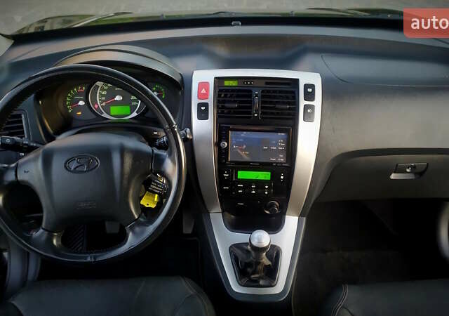 Черный Хендай Туксон, объемом двигателя 2 л и пробегом 230 тыс. км за 8600 $, фото 155 на Automoto.ua