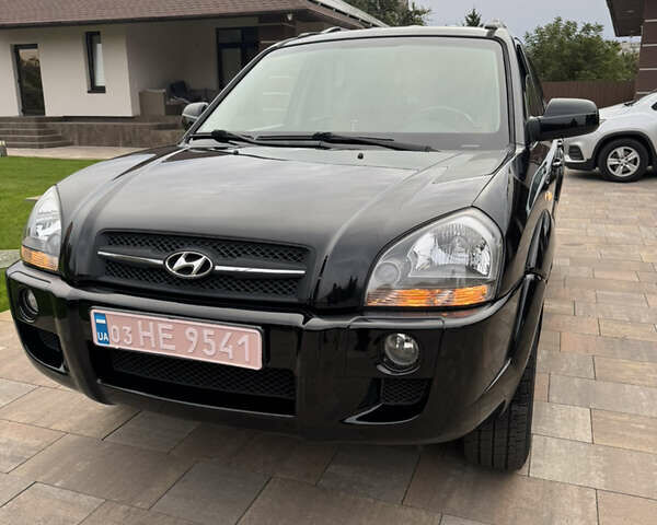 Чорний Хендай Туксон, об'ємом двигуна 2 л та пробігом 217 тис. км за 8199 $, фото 1 на Automoto.ua