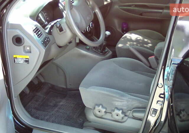 Черный Хендай Туксон, объемом двигателя 1.98 л и пробегом 234 тыс. км за 7800 $, фото 2 на Automoto.ua