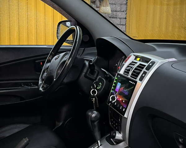 Черный Хендай Туксон, объемом двигателя 2 л и пробегом 151 тыс. км за 9100 $, фото 23 на Automoto.ua