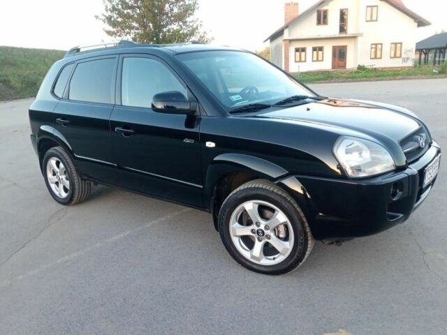 Черный Хендай Туксон, объемом двигателя 2 л и пробегом 240 тыс. км за 2700 $, фото 1 на Automoto.ua