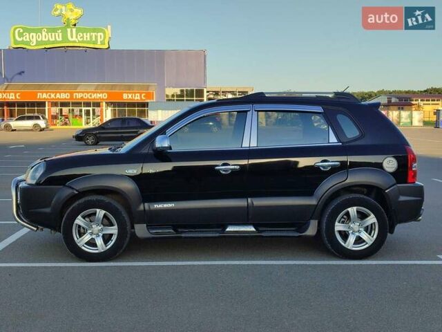 Черный Хендай Туксон, объемом двигателя 2 л и пробегом 280 тыс. км за 6700 $, фото 7 на Automoto.ua