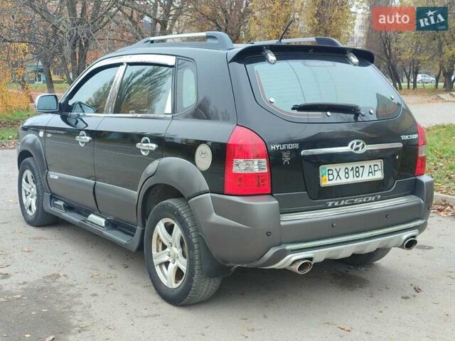 Черный Хендай Туксон, объемом двигателя 2 л и пробегом 270 тыс. км за 6800 $, фото 8 на Automoto.ua