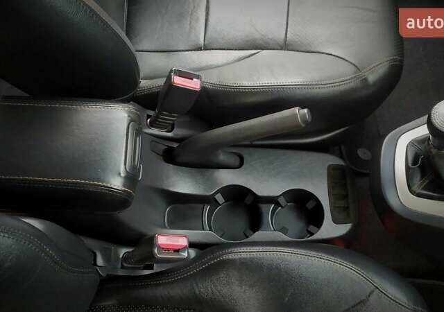 Чорний Хендай Туксон, об'ємом двигуна 2 л та пробігом 229 тис. км за 8600 $, фото 120 на Automoto.ua