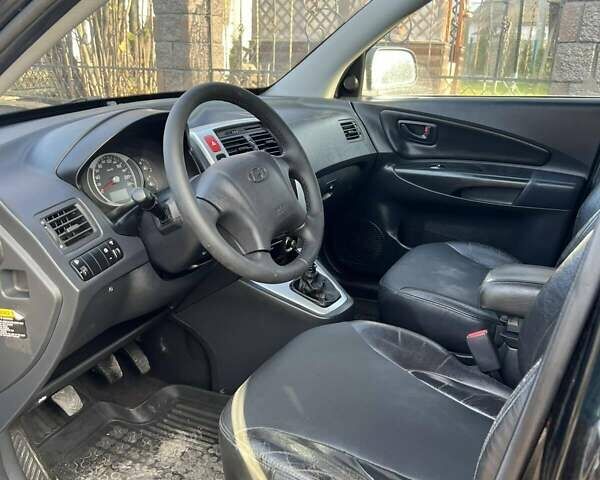 Черный Хендай Туксон, объемом двигателя 1.99 л и пробегом 302 тыс. км за 6900 $, фото 8 на Automoto.ua