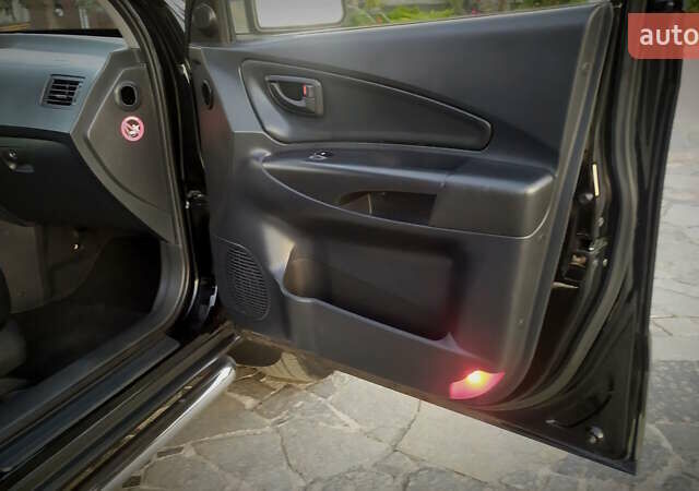 Черный Хендай Туксон, объемом двигателя 2 л и пробегом 230 тыс. км за 8600 $, фото 150 на Automoto.ua