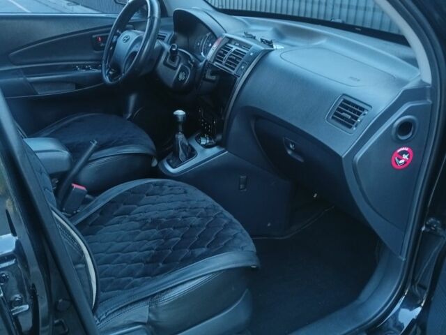 Черный Хендай Туксон, объемом двигателя 2 л и пробегом 260 тыс. км за 8000 $, фото 8 на Automoto.ua