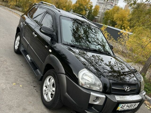 Хендай Туксон 2007 у Кам'янське (Дніпродзержинськ) на Automoto.ua Чорний Хендай Туксон, об'ємом двигуна 2 л та пробігом 162 тис. км за 7999 $, фото 1 на Automoto.ua