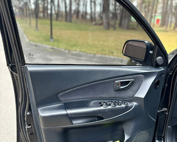 Черный Хендай Туксон, объемом двигателя 1.99 л и пробегом 266 тыс. км за 7500 $, фото 27 на Automoto.ua