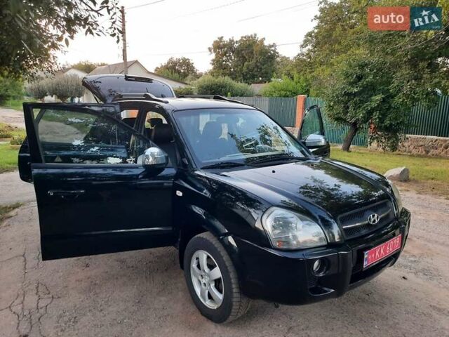 Черный Хендай Туксон, объемом двигателя 2 л и пробегом 219 тыс. км за 7990 $, фото 87 на Automoto.ua
