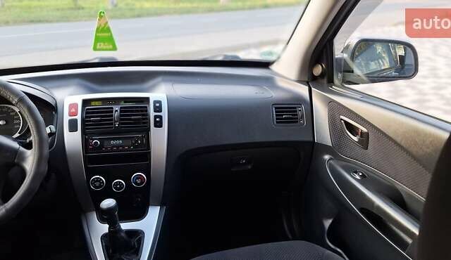 Черный Хендай Туксон, объемом двигателя 2 л и пробегом 190 тыс. км за 8150 $, фото 32 на Automoto.ua