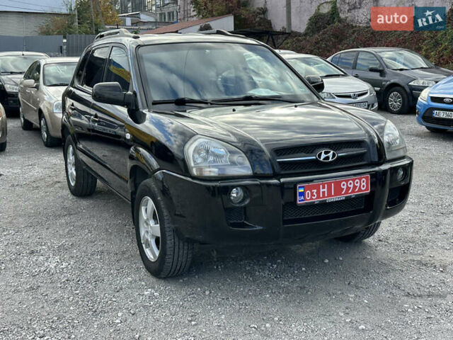 Чорний Хендай Туксон, об'ємом двигуна 2 л та пробігом 180 тис. км за 7999 $, фото 1 на Automoto.ua