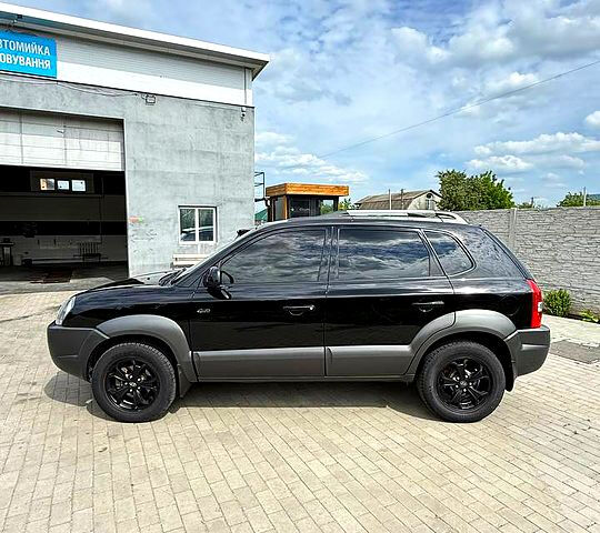 Хендай Туксон 2007 у Новой Водолаге на Automoto.ua Чорний Хендай Туксон, об'ємом двигуна 2 л та пробігом 170 тис. км за 8300 $, фото 6 на Automoto.ua