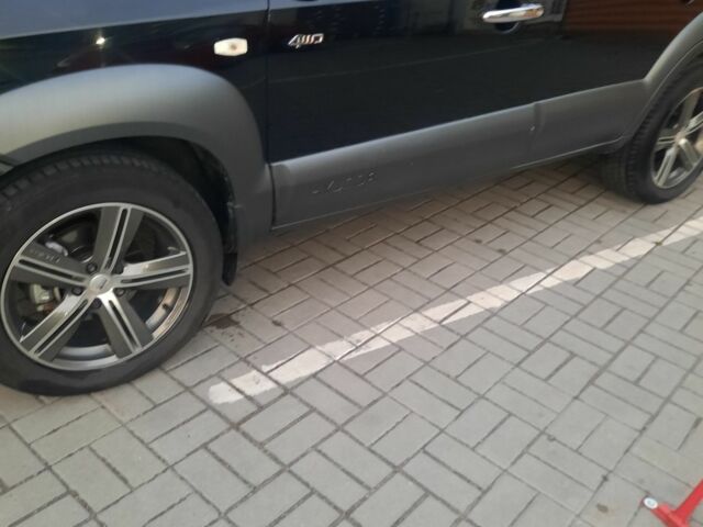 Черный Хендай Туксон, объемом двигателя 2 л и пробегом 1 тыс. км за 8500 $, фото 4 на Automoto.ua