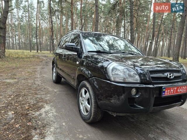 Черный Хендай Туксон, объемом двигателя 2 л и пробегом 198 тыс. км за 7800 $, фото 1 на Automoto.ua