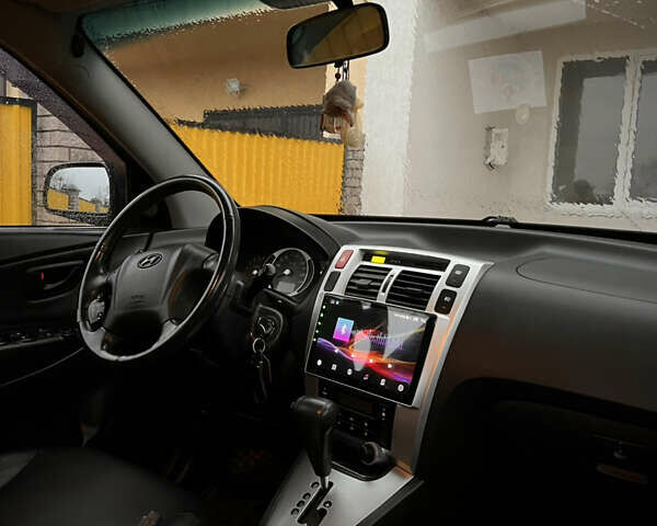 Черный Хендай Туксон, объемом двигателя 2 л и пробегом 151 тыс. км за 9100 $, фото 18 на Automoto.ua