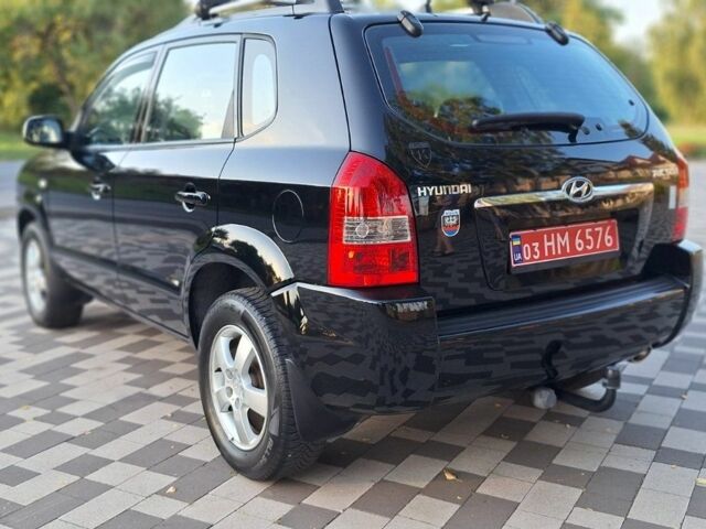 Чорний Хендай Туксон, об'ємом двигуна 2 л та пробігом 190 тис. км за 8300 $, фото 4 на Automoto.ua