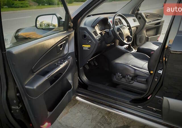 Черный Хендай Туксон, объемом двигателя 2 л и пробегом 230 тыс. км за 8600 $, фото 136 на Automoto.ua