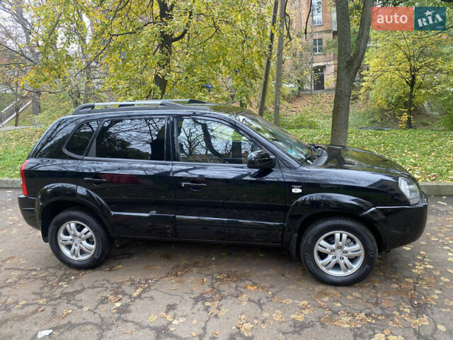 Черный Хендай Туксон, объемом двигателя 2 л и пробегом 178 тыс. км за 7860 $, фото 4 на Automoto.ua