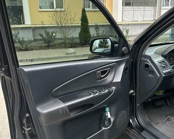 Черный Хендай Туксон, объемом двигателя 1.98 л и пробегом 147 тыс. км за 8000 $, фото 4 на Automoto.ua