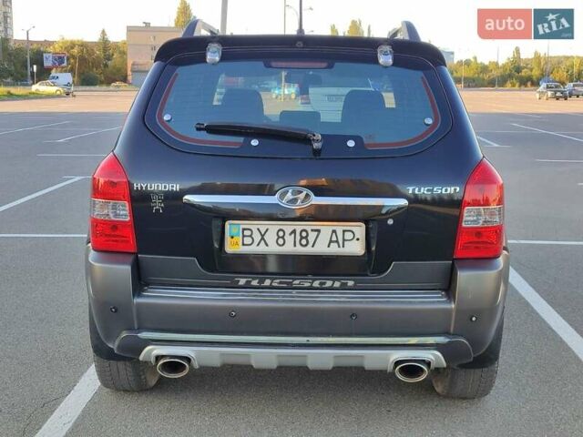 Черный Хендай Туксон, объемом двигателя 2 л и пробегом 280 тыс. км за 6700 $, фото 5 на Automoto.ua