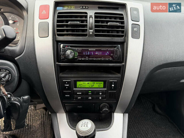 Черный Хендай Туксон, объемом двигателя 2 л и пробегом 182 тыс. км за 6999 $, фото 10 на Automoto.ua